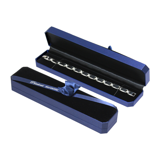 Velvet jewelry box